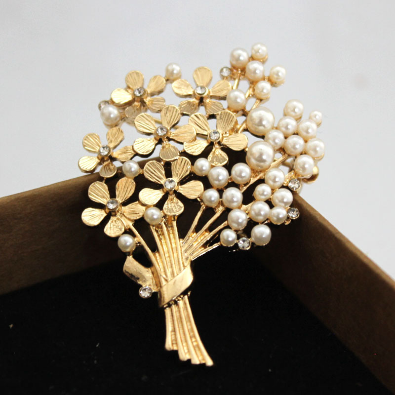 Ladies Delicate Bouquet Pearl  - đánh giá và giá Suit Supply Wedding Party